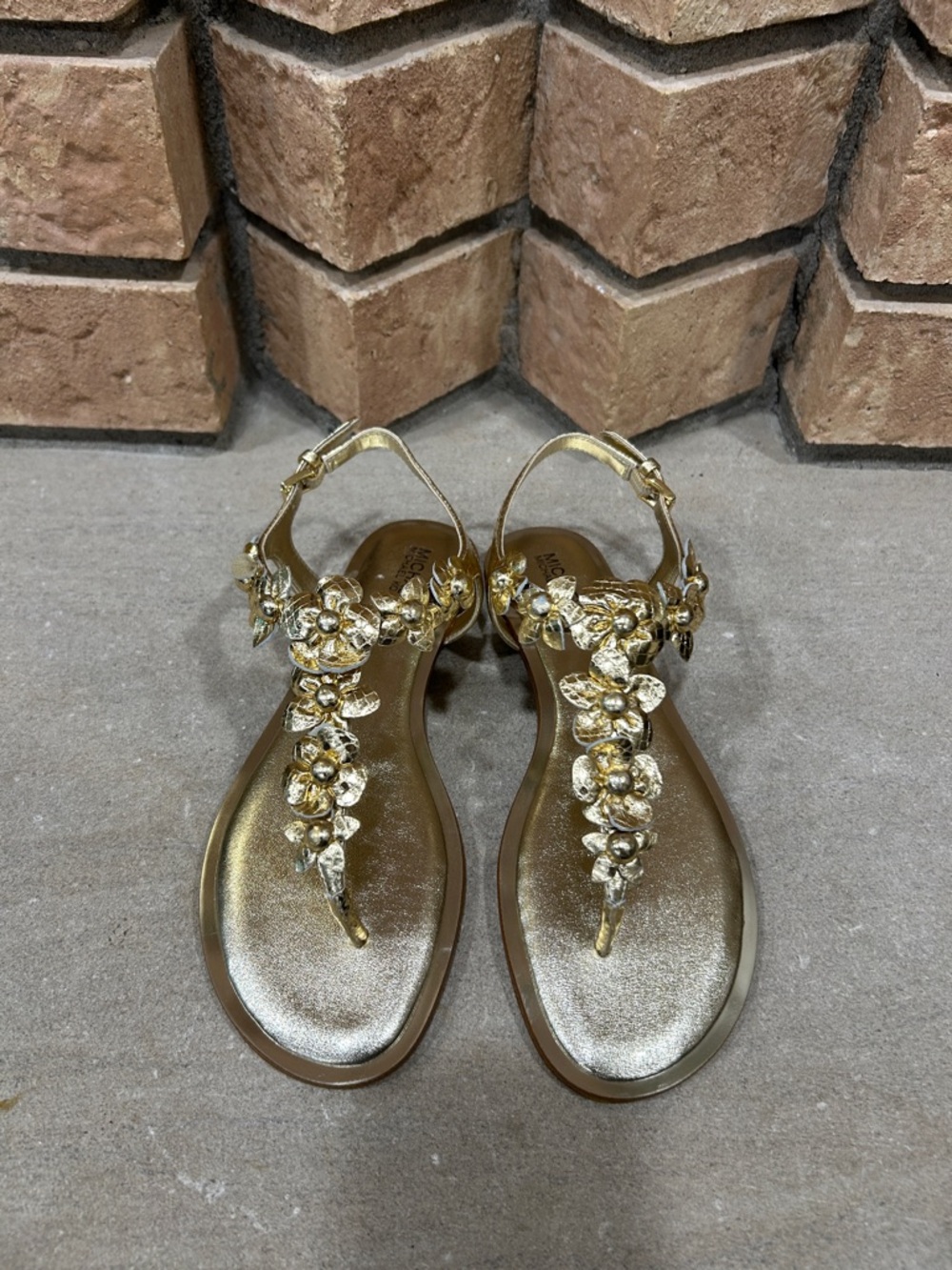 NWOT Michael Kors Sandal Gold Leather Thong Soft Gold Floral Women’s Size 5.5 - Picture 3 of 5